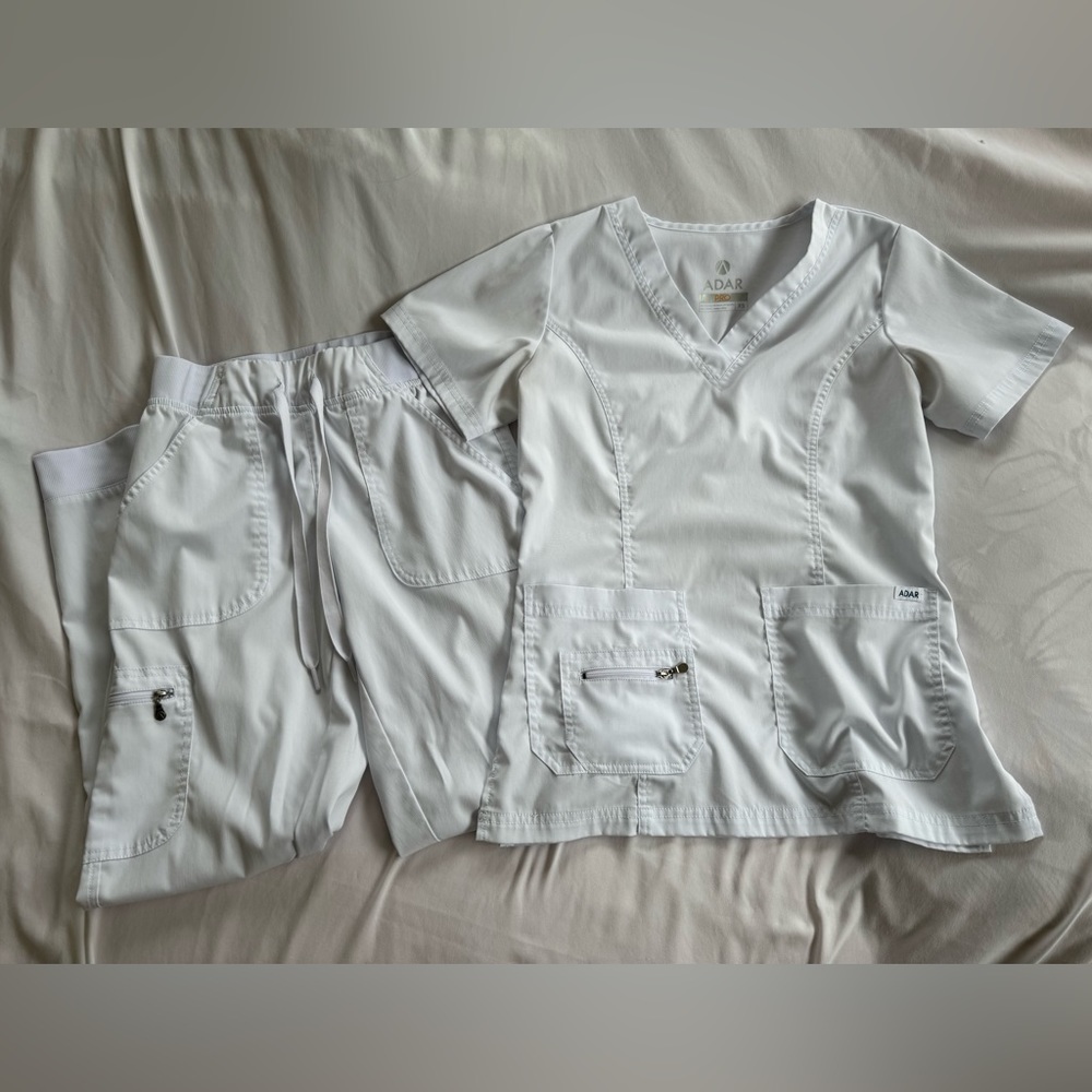 Adar pro scrub set - size xs (fits more like a small in my opinion)